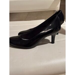 LifeStride Parigi Pumps Black Patent Round Toe Heels Soft System Womens 6.5M
